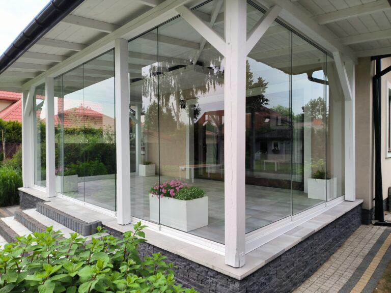 Szklane zabudowy tarasów - taras zabudowany szkłem hartowanym - Realizacja Alumar-Zabudowy