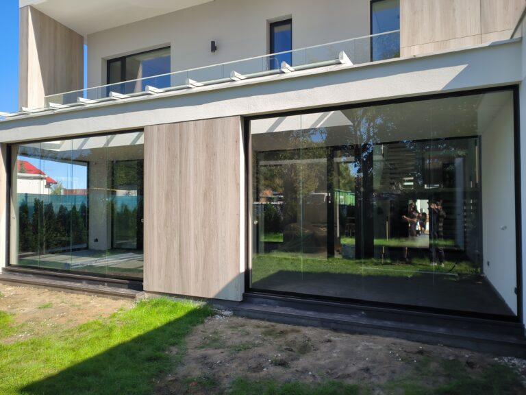 Szklane zabudowy tarasów - taras zabudowany szkłem hartowanym - Realizacja Alumar-Zabudowy