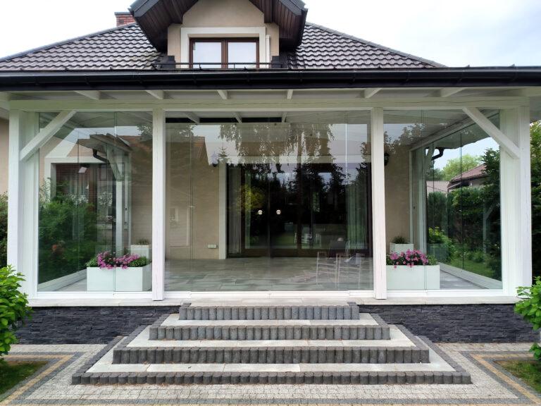 Szklane zabudowy tarasów - taras zabudowany szkłem hartowanym - Realizacja Alumar-Zabudowy