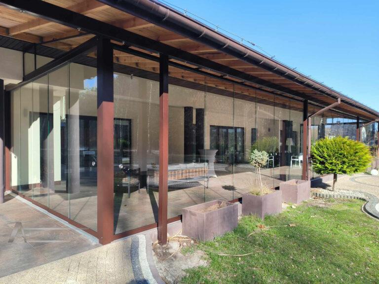 Szklane zabudowy tarasów - taras zabudowany szkłem hartowanym - Realizacja Alumar-Zabudowy