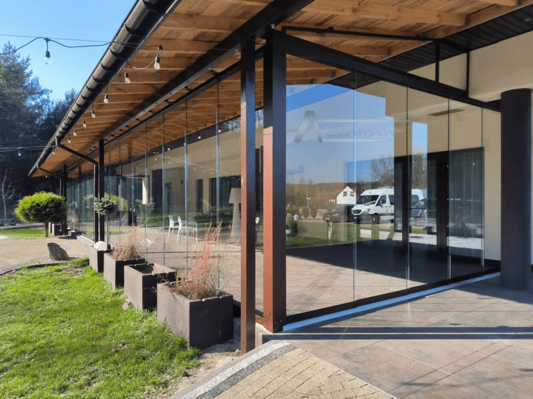 Szklane zabudowy tarasów - taras zabudowany szkłem hartowanym - Realizacja Alumar-Zabudowy