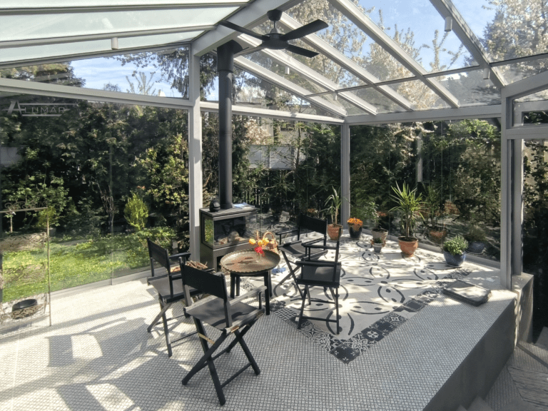 Szklane zadaszenia tarasów - dach tarasu zabudowany szkłem hartowanym - Realizacja Alumar-Zabudowy