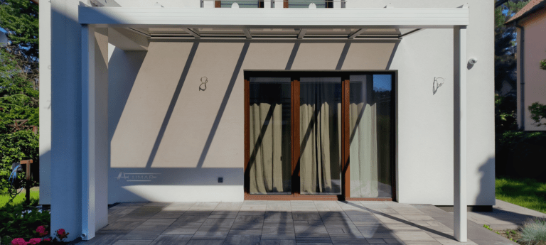 Szklane zadaszenia tarasów - dach tarasu zabudowany szkłem hartowanym - Realizacja Alumar-Zabudowy