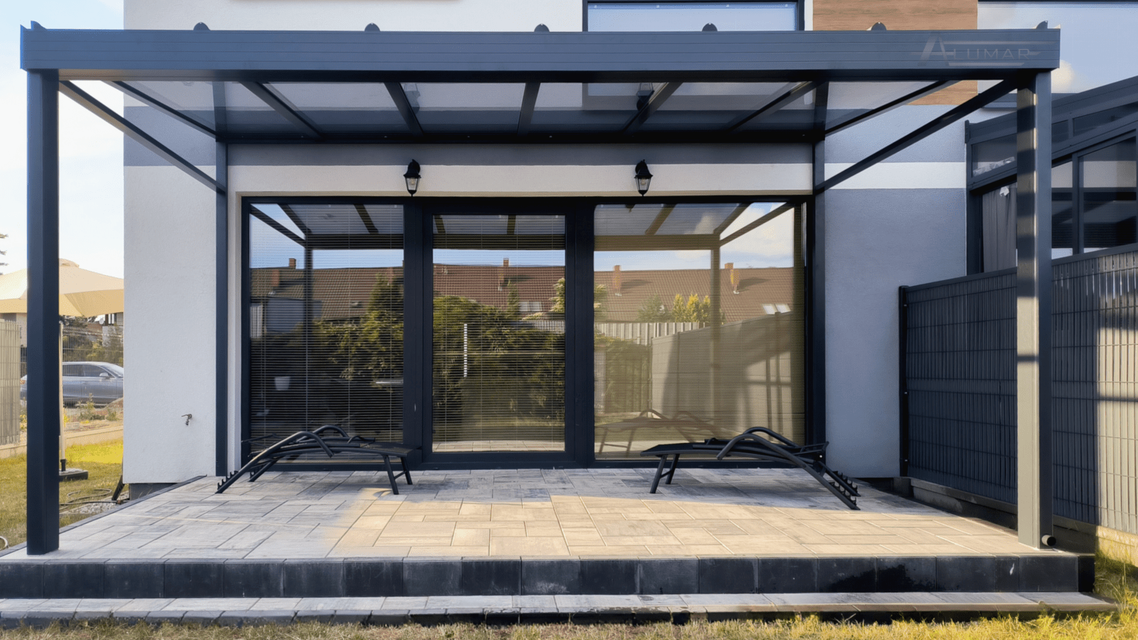 Szklane zadaszenia tarasów - dach tarasu zabudowany szkłem hartowanym - Realizacja Alumar-Zabudowy