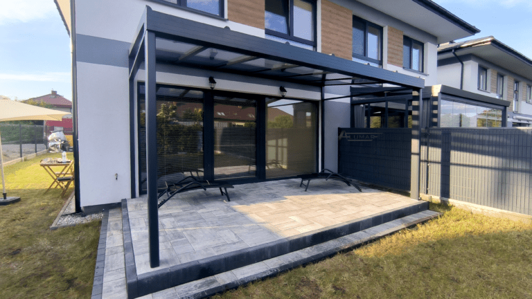 Szklane zadaszenia tarasów - dach tarasu zabudowany szkłem hartowanym - Realizacja Alumar-Zabudowy