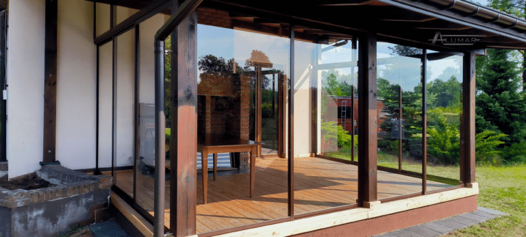 Szklane zabudowy tarasów - taras zabudowany szkłem hartowanym - Realizacja Alumar-Zabudowy