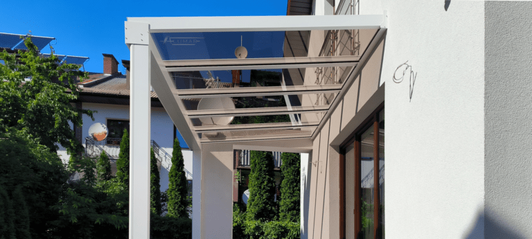 Szklane zadaszenia tarasów - dach tarasu zabudowany szkłem hartowanym - Realizacja Alumar-Zabudowy