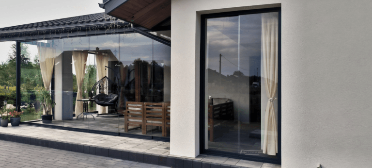 Szklane zabudowy tarasów - taras zabudowany szkłem hartowanym - Realizacja Alumar-Zabudowy