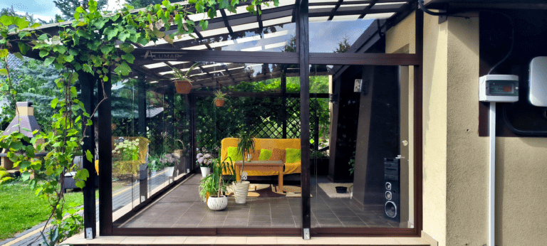 Szklane zabudowy tarasów - taras zabudowany szkłem hartowanym - Realizacja Alumar-Zabudowy