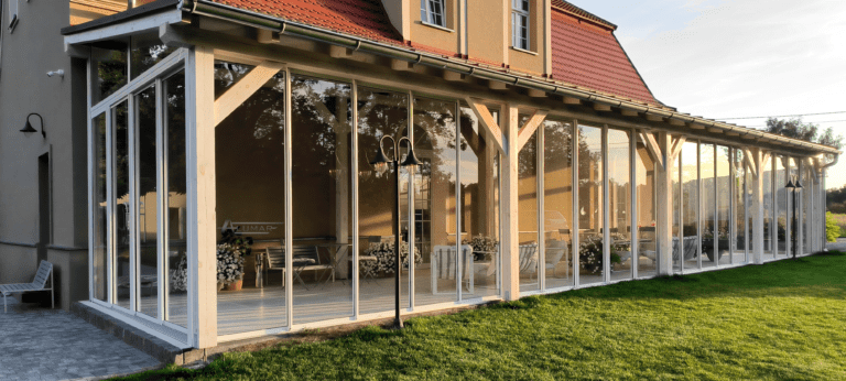 Szklane zabudowy tarasów - taras zabudowany szkłem hartowanym - Realizacja Alumar-Zabudowy