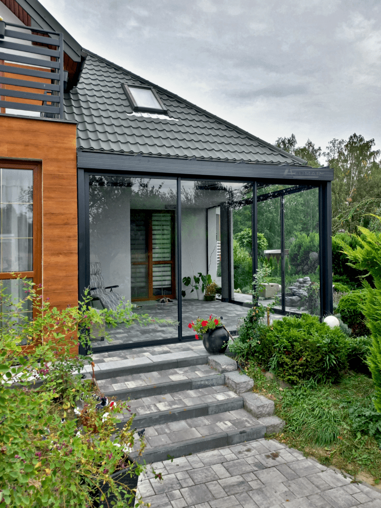 Szklane zabudowy tarasów - taras zabudowany szkłem hartowanym - Realizacja Alumar-Zabudowy