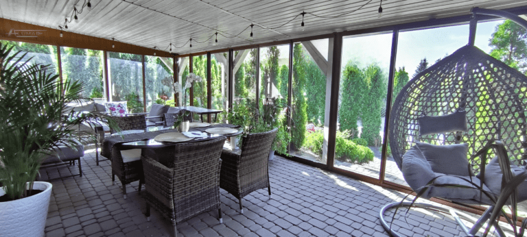 Szklane zabudowy tarasów - taras zabudowany szkłem hartowanym - Realizacja Alumar-Zabudowy