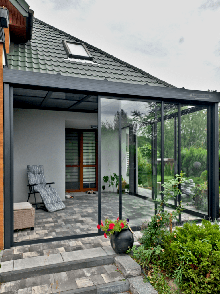 Szklane zabudowy tarasów - taras zabudowany szkłem hartowanym - Realizacja Alumar-Zabudowy