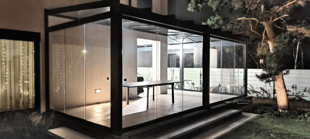 Szklane zabudowy tarasów - taras zabudowany szkłem hartowanym - Realizacja Alumar-Zabudowy