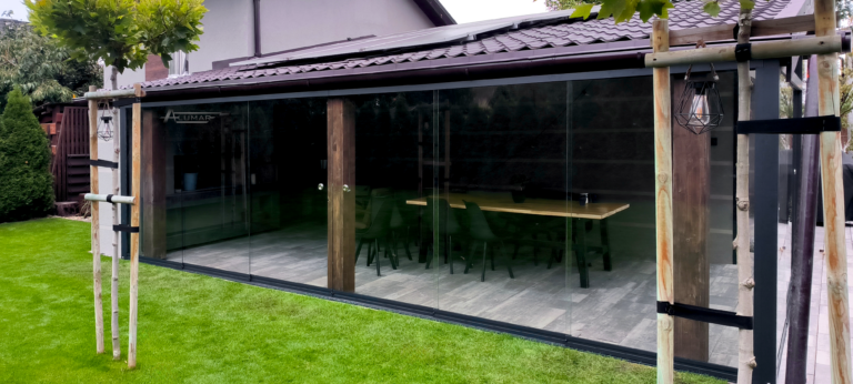 Szklane zabudowy tarasów - taras zabudowany szkłem hartowanym - Realizacja Alumar-Zabudowy