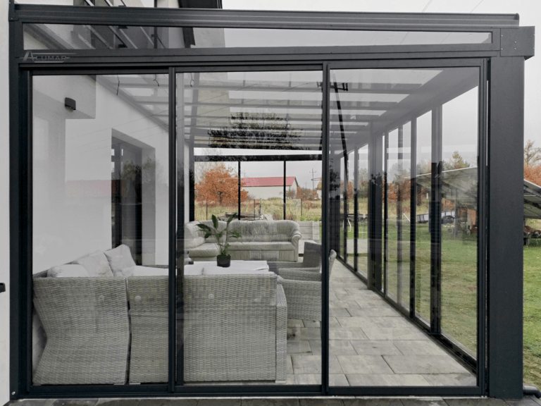 Szklane zabudowy tarasów - taras zabudowany szkłem hartowanym - Realizacja Alumar-Zabudowy