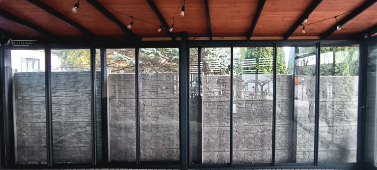 Szklane zabudowy tarasów - taras zabudowany szkłem hartowanym - Realizacja Alumar-Zabudowy