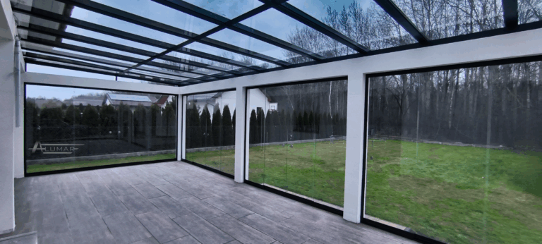 Szklane zabudowy tarasów - taras zabudowany szkłem hartowanym - Realizacja Alumar-Zabudowy