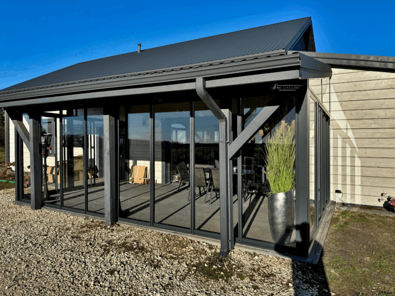 Szklane zabudowy tarasów - taras zabudowany szkłem hartowanym - Realizacja Alumar-Zabudowy