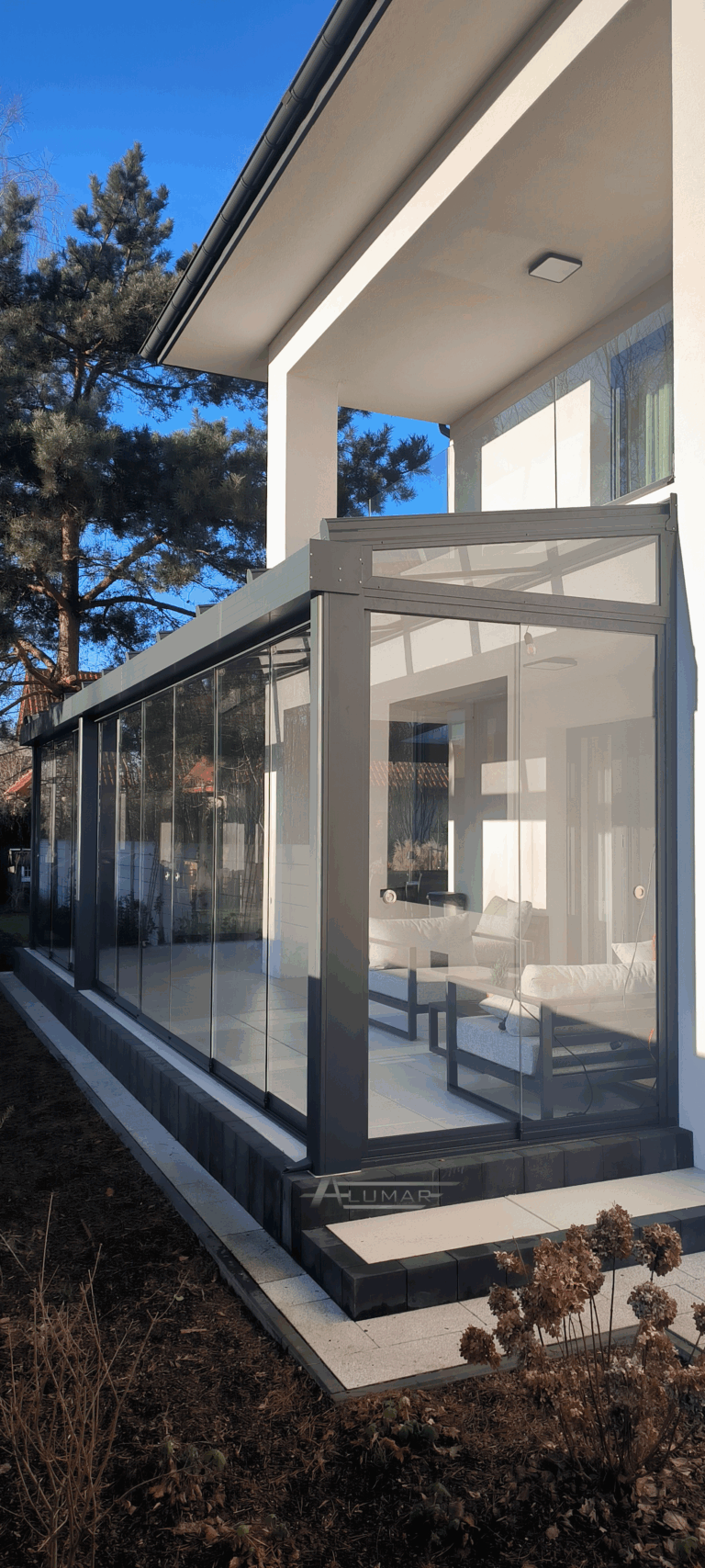 Szklane zadaszenia tarasów - dach tarasu zabudowany szkłem hartowanym - Realizacja Alumar-Zabudowy