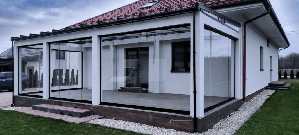 Szklane zabudowy tarasów - taras zabudowany szkłem hartowanym - Realizacja Alumar-Zabudowy