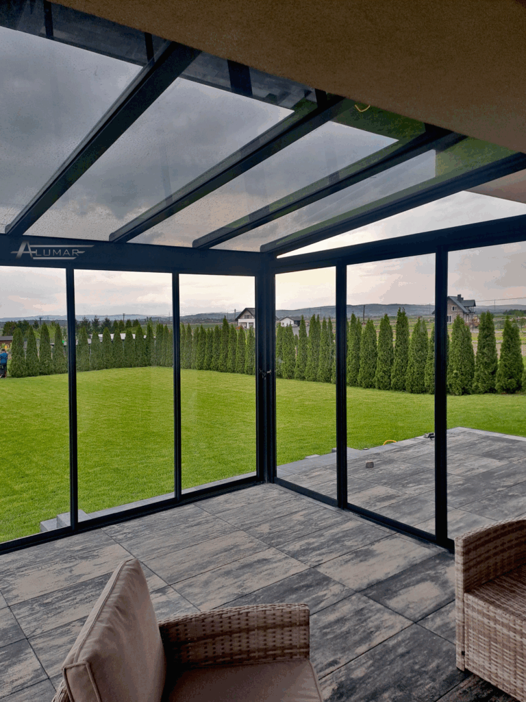 Szklane zabudowy tarasów - taras zabudowany szkłem hartowanym - Realizacja Alumar-Zabudowy