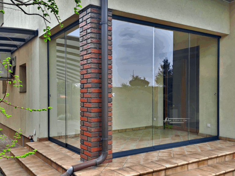 Szklane zabudowy tarasów - taras zabudowany szkłem hartowanym - Realizacja Alumar-Zabudowy