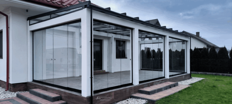 Szklane zadaszenia tarasów - dach tarasu zabudowany szkłem hartowanym - Realizacja Alumar-Zabudowy